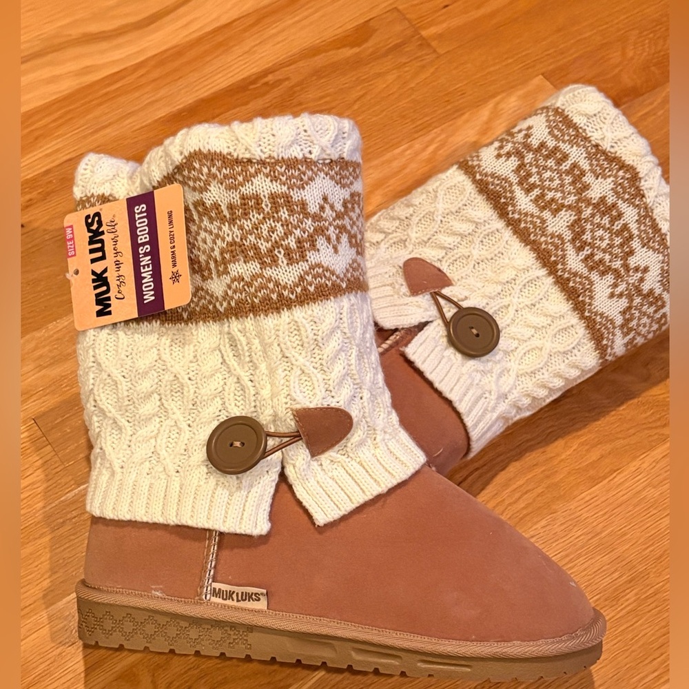 Muk Luks Women's Boots 9W NEW